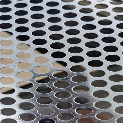 Metallo perforato di alluminio Mesh Sheet di acciaio inossidabile dello strato di distanza 6mm del diametro 3mm