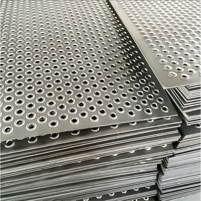 Metallo perforato di alluminio Mesh Sheet di acciaio inossidabile dello strato di distanza 6mm del diametro 3mm