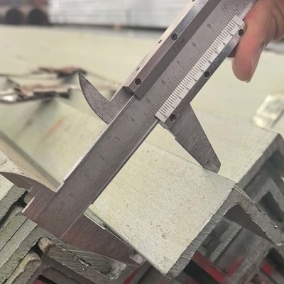 Acciaio ad angolo galvanizzato a caldo / barra angolare ASTM A36 Larghezza 30/40/50mm