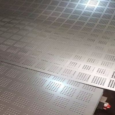 3mm di alluminio hanno perforato il giro di alluminio del pannello