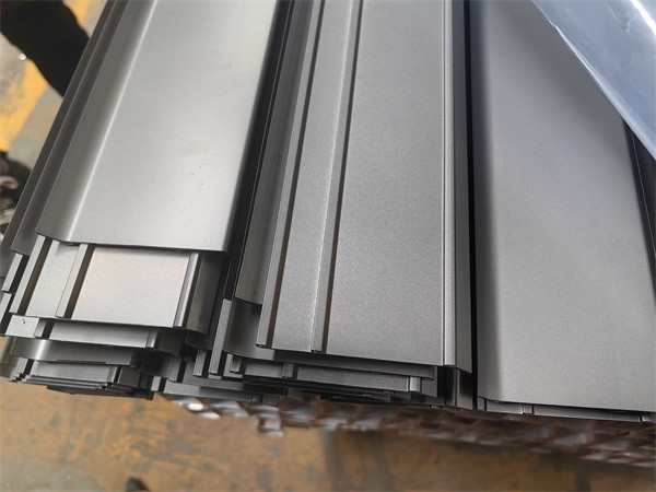 spessore 6061 di 0.38mm profilo di alluminio dell'estrusione 6082 6063 per le porte e Windows